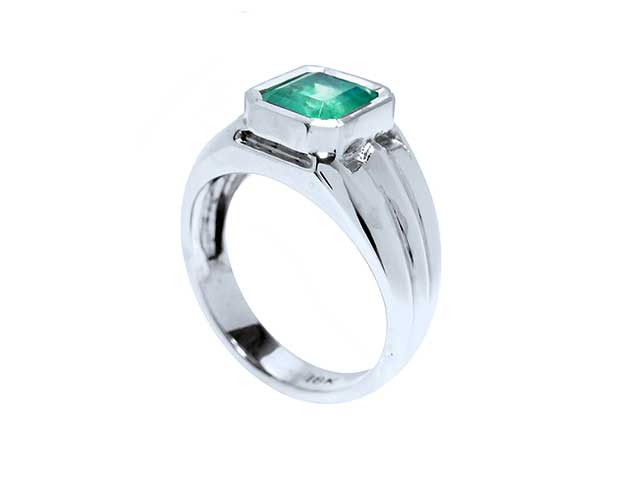 Colombian emerald men solitaire ring