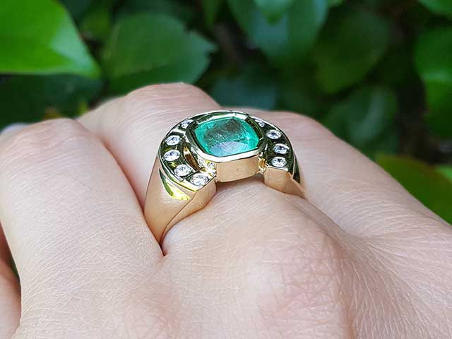 Gold fine emerald Jewelry for Men