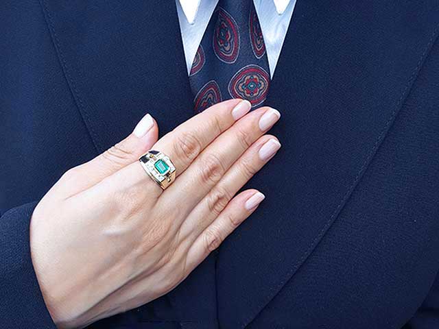 Men&#39;s yellow gold Emerald Ring