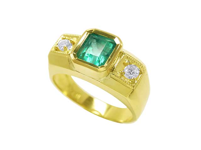 Men’s emerald and gold ring