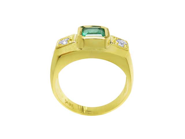 Solid yellow gold ring with emerald