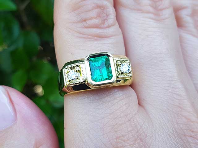 Colombian emerald men ring