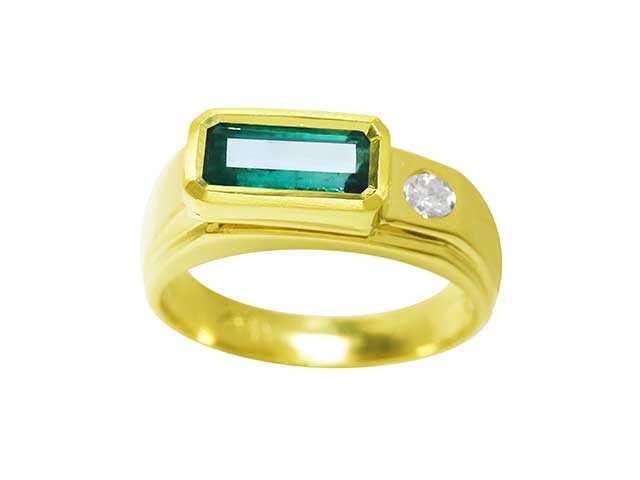 Men’s emerald and gold ring