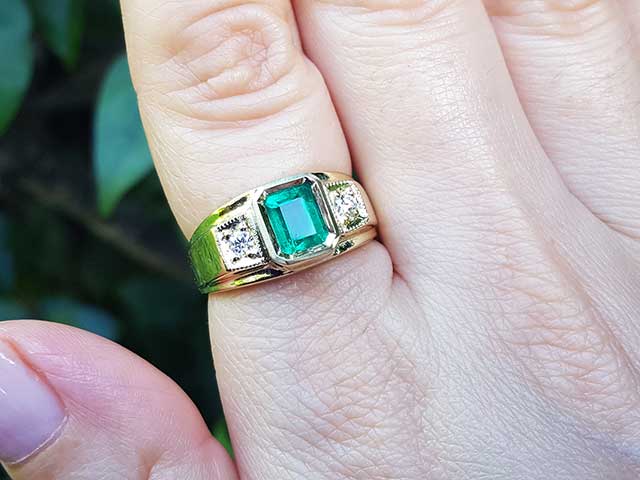 Colombian emerald men ring