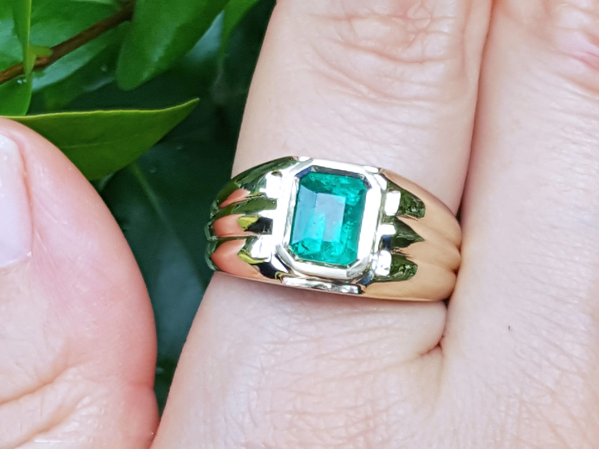 Natural solitaire emerald men's rings