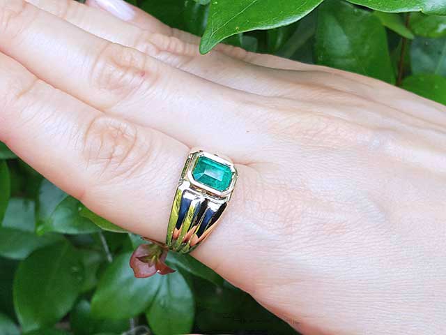 Colombian emerald men ring