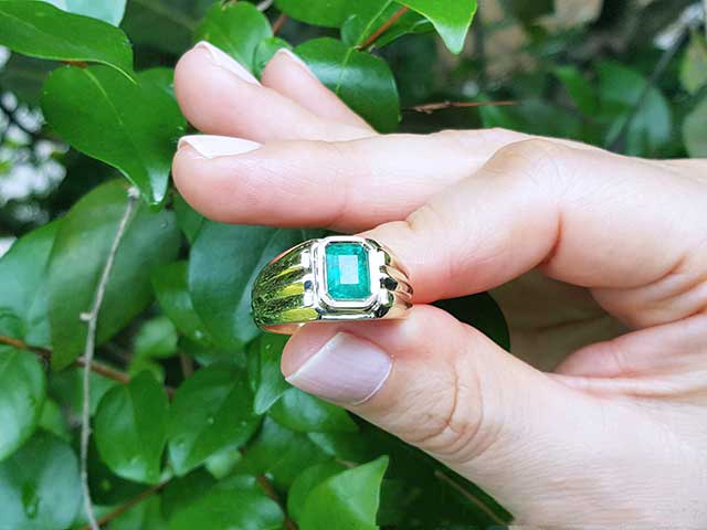 Solitaire men’s emerald ring