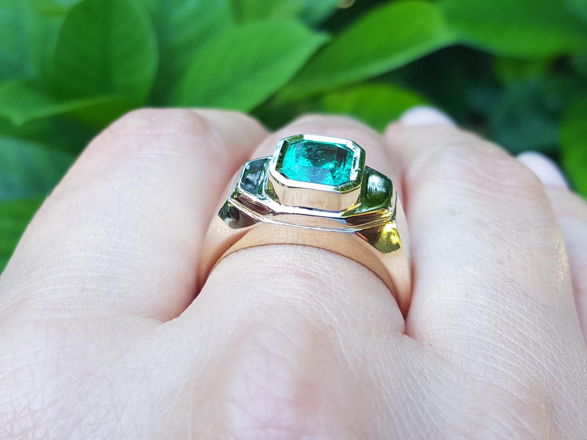 Bezel set men&#39;s emerald ring 