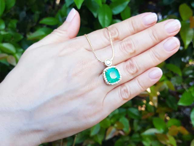 Bridal emerald necklace