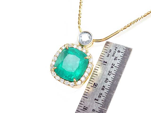 Mother’s day emerald necklace