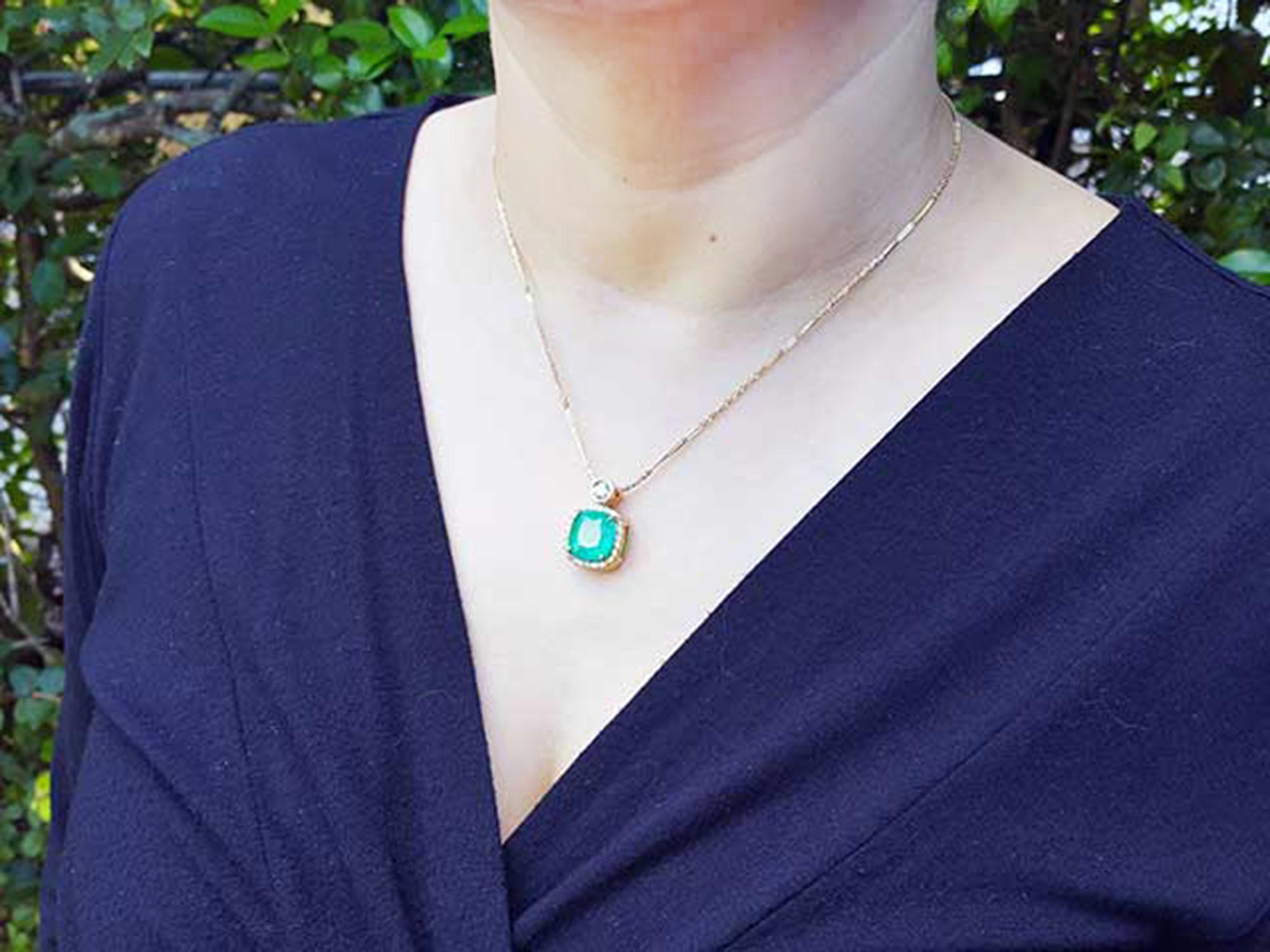 Women&#39;s emerald necklace