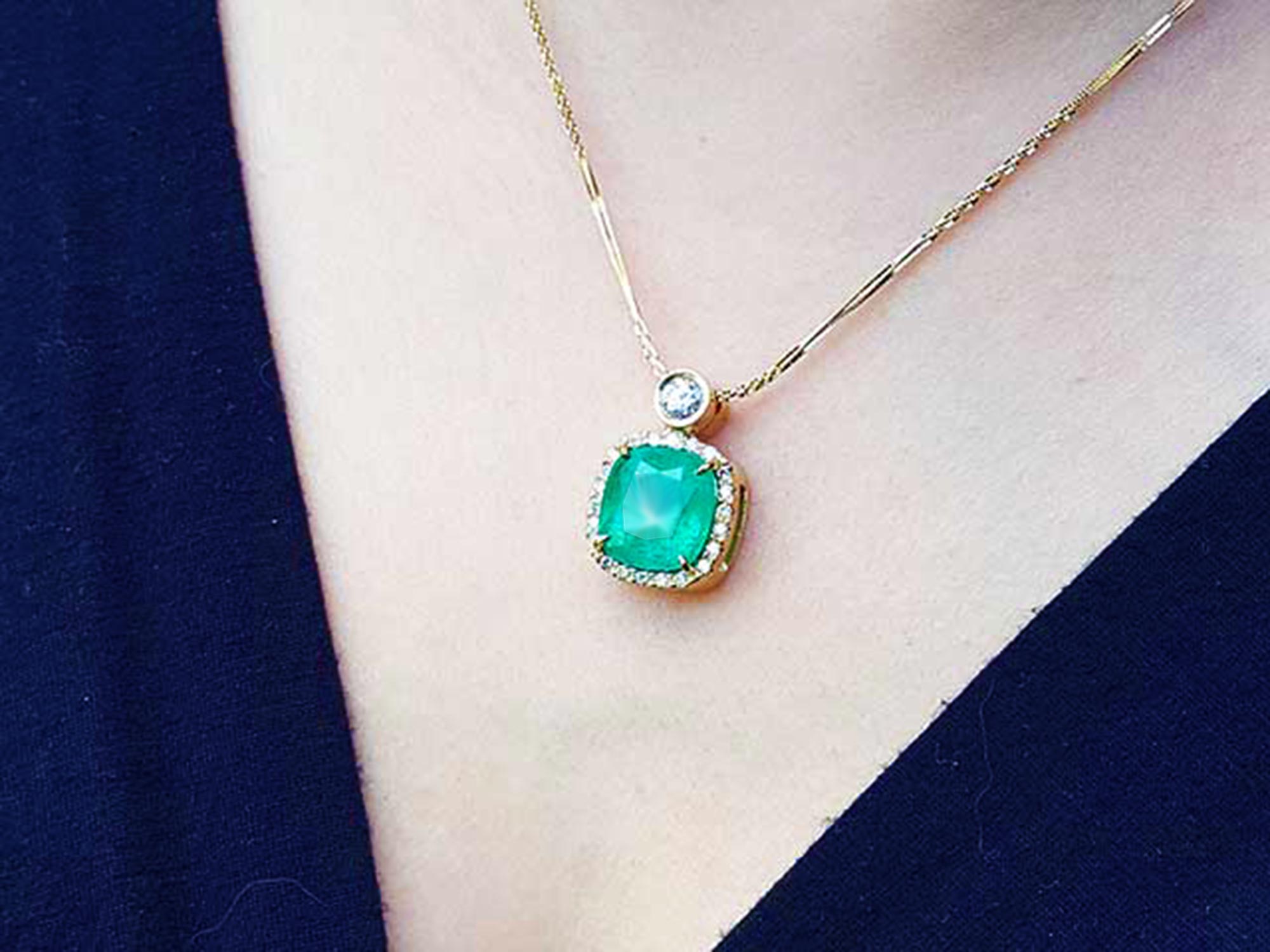 18K emerald necklace