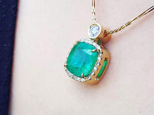 Green fire emerald stone necklace