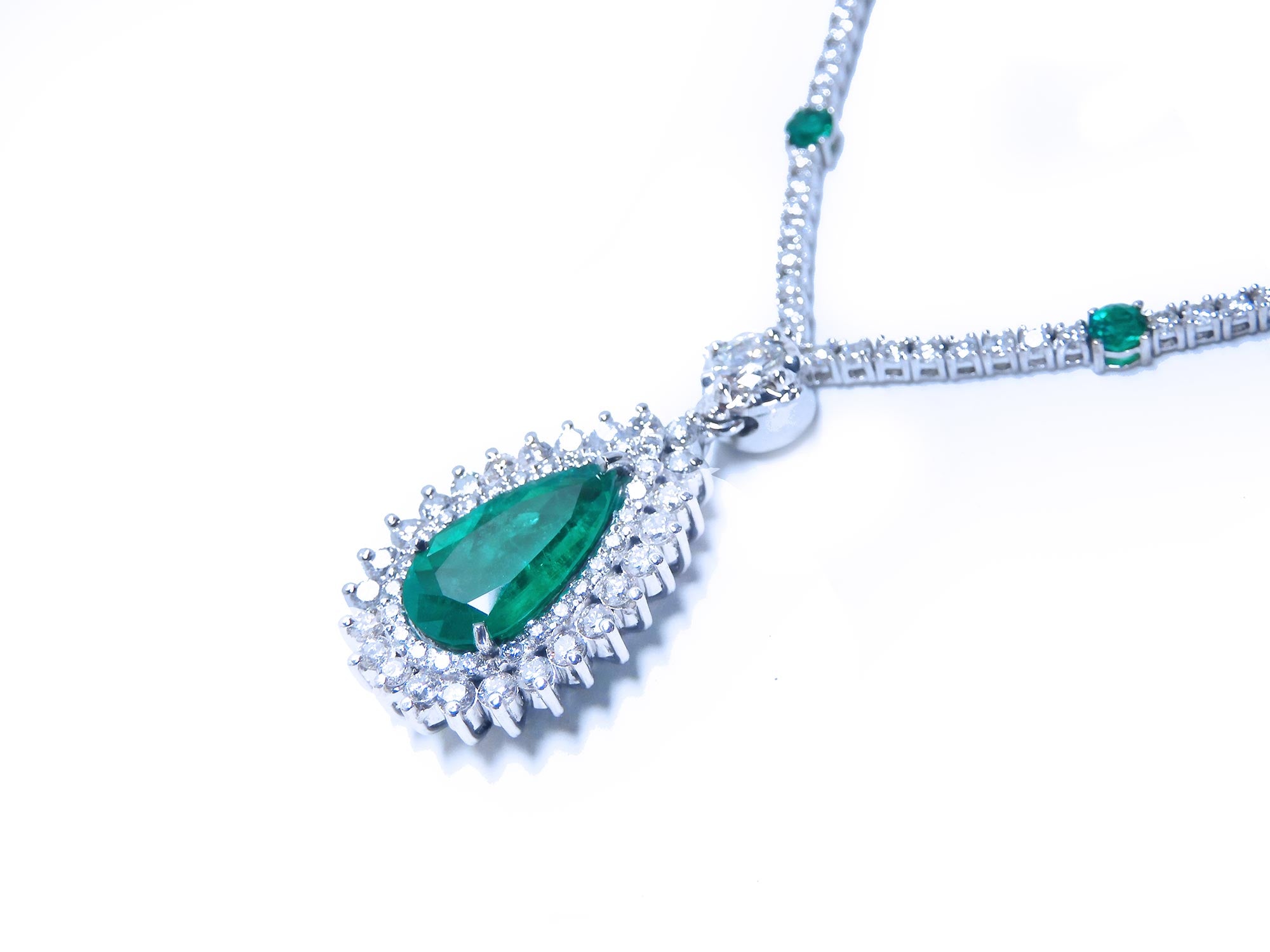 Colombian emerald jewelry necklace in USA