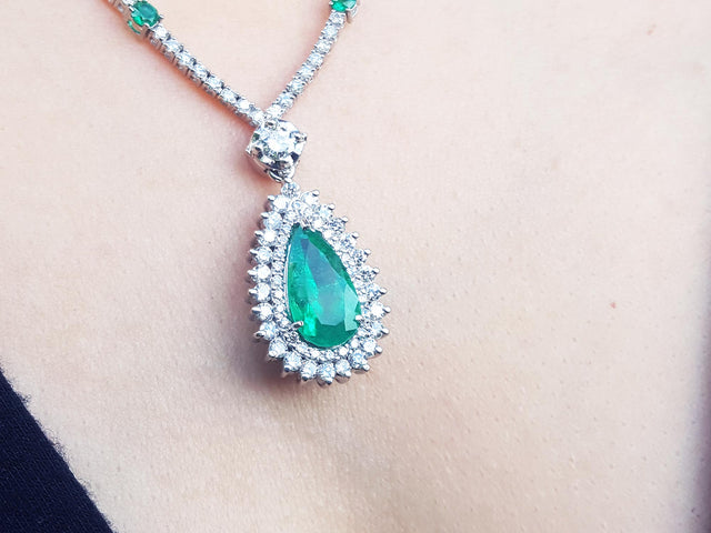 Natural Muzo emerald and diamond necklace