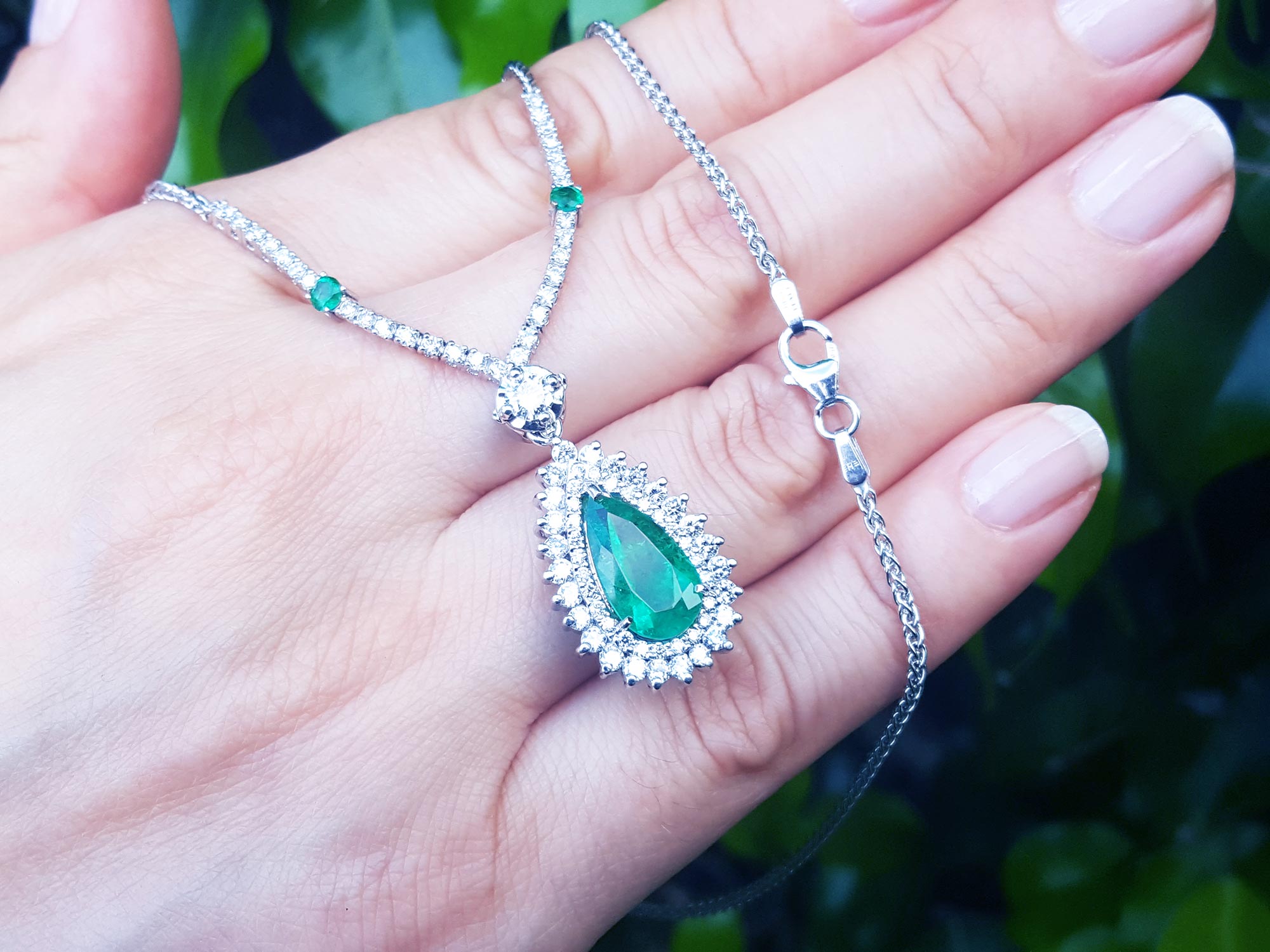 Gold emerald necklace