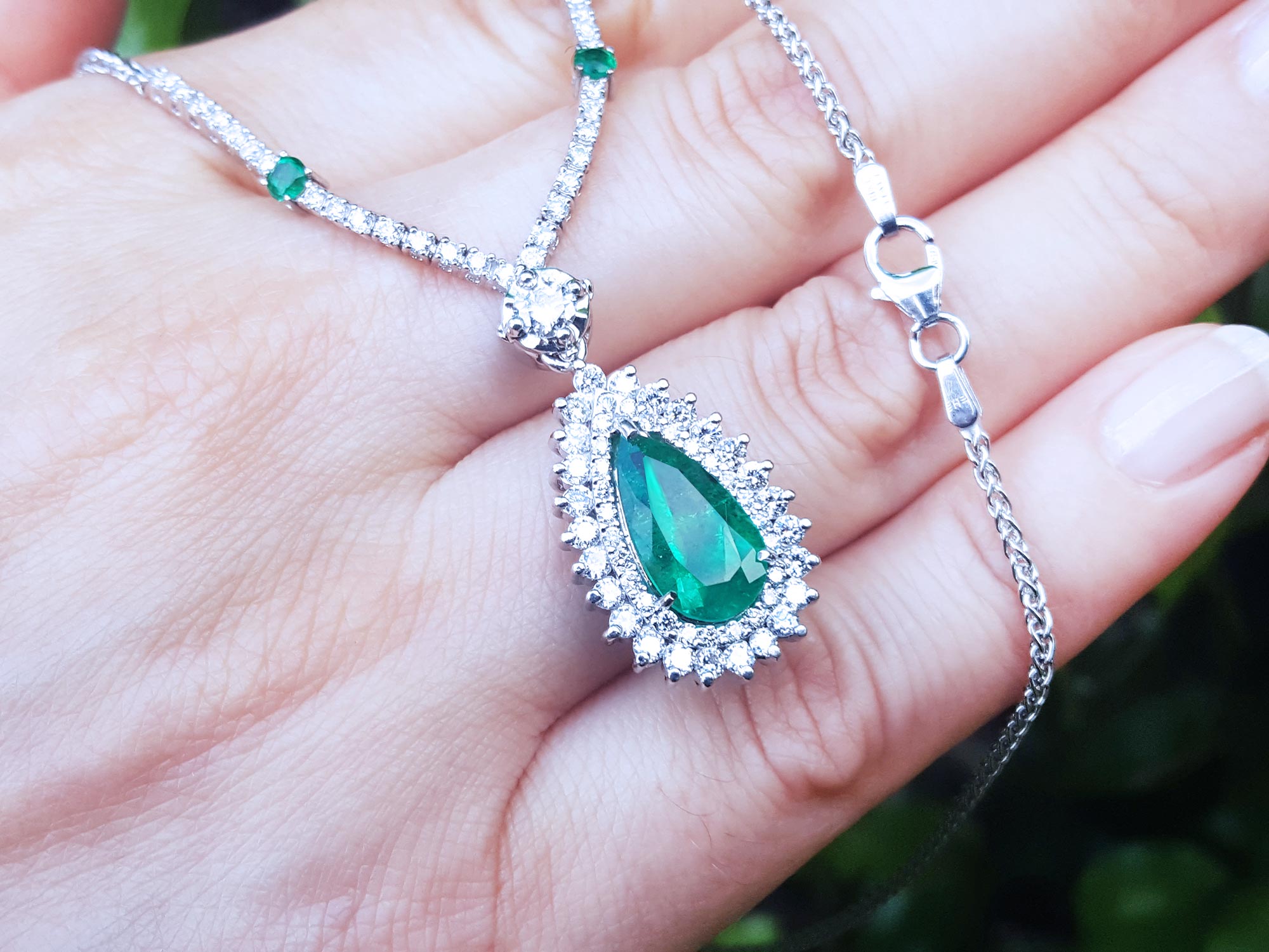 Pear shaped emerald necklace