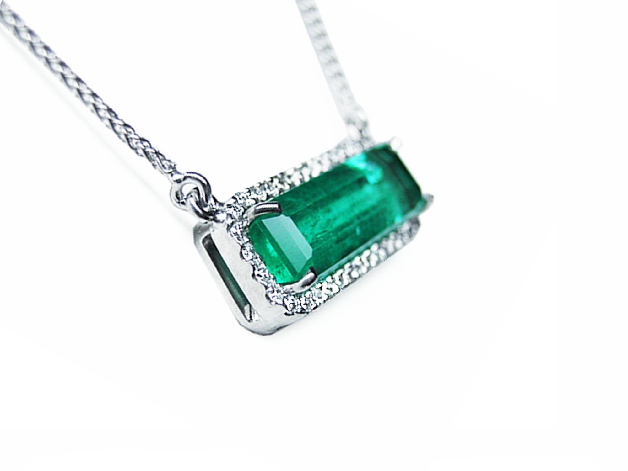 white gold Emerald necklace