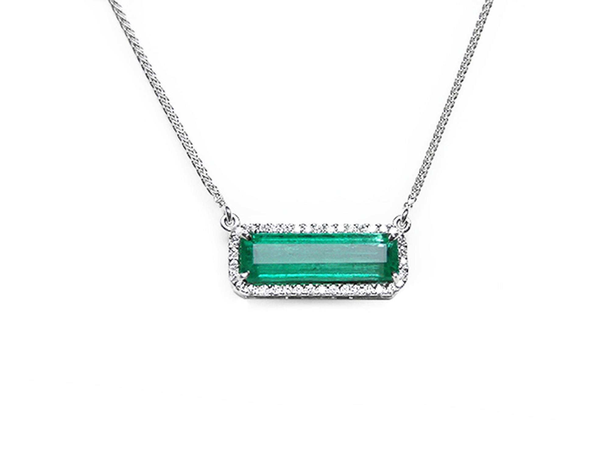 Emerald jewelry necklace