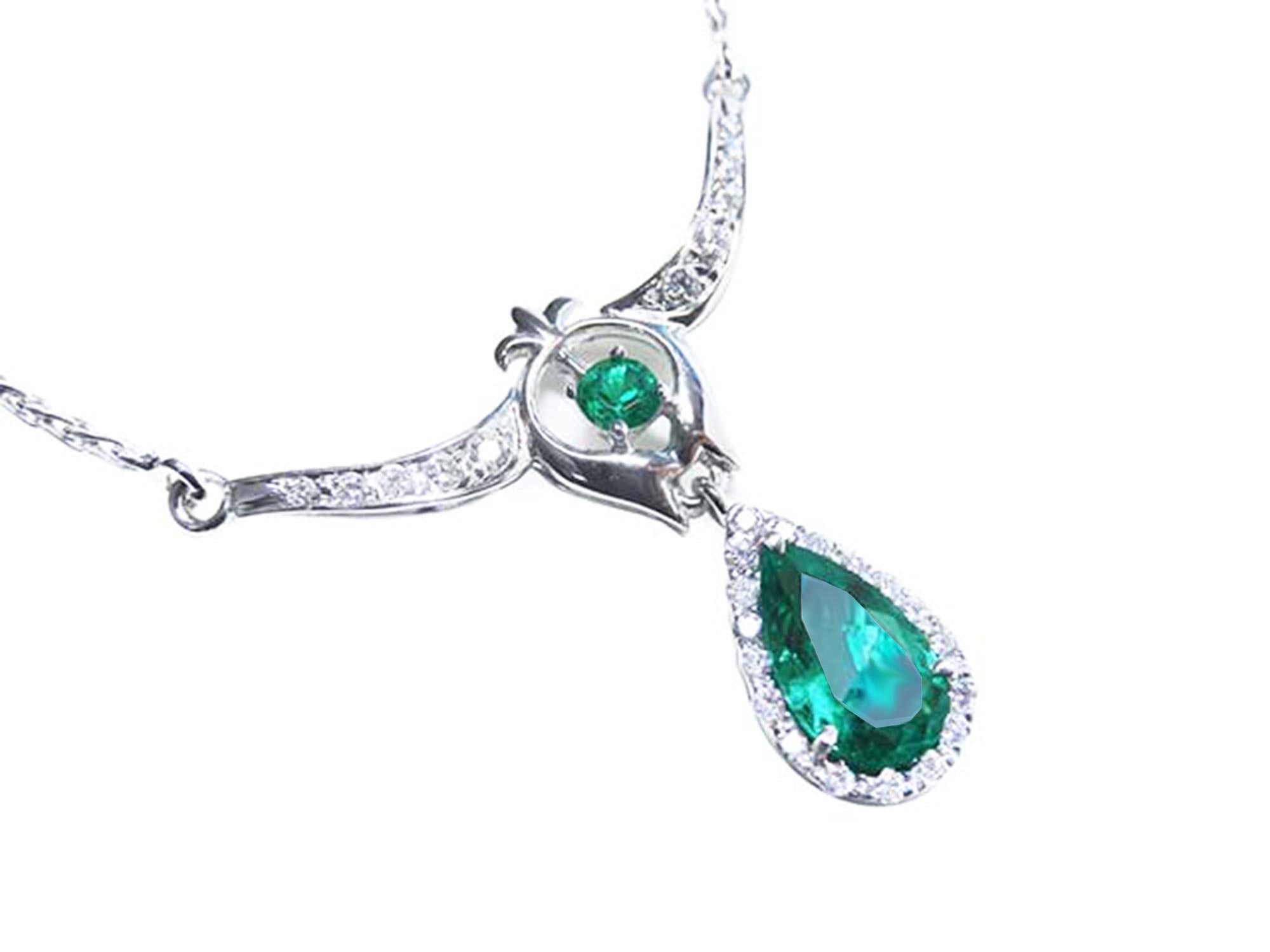 Emerald jewelry necklace