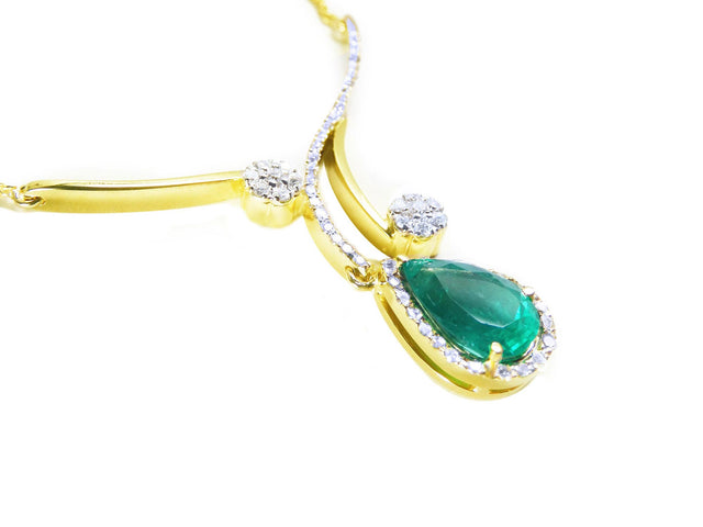 Vibrant emerald dangle necklace