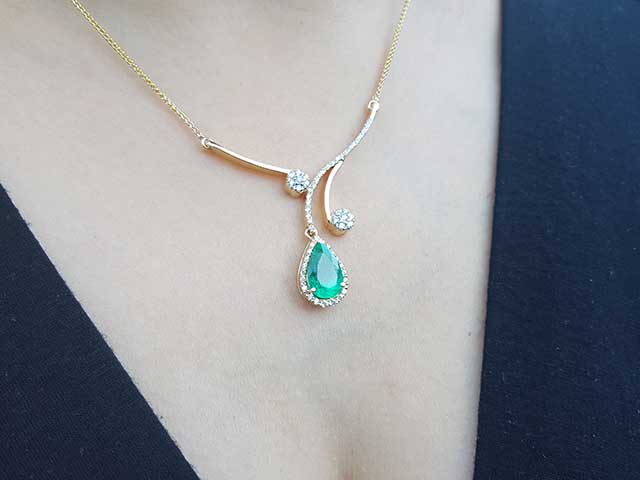 18k gold emerald necklace