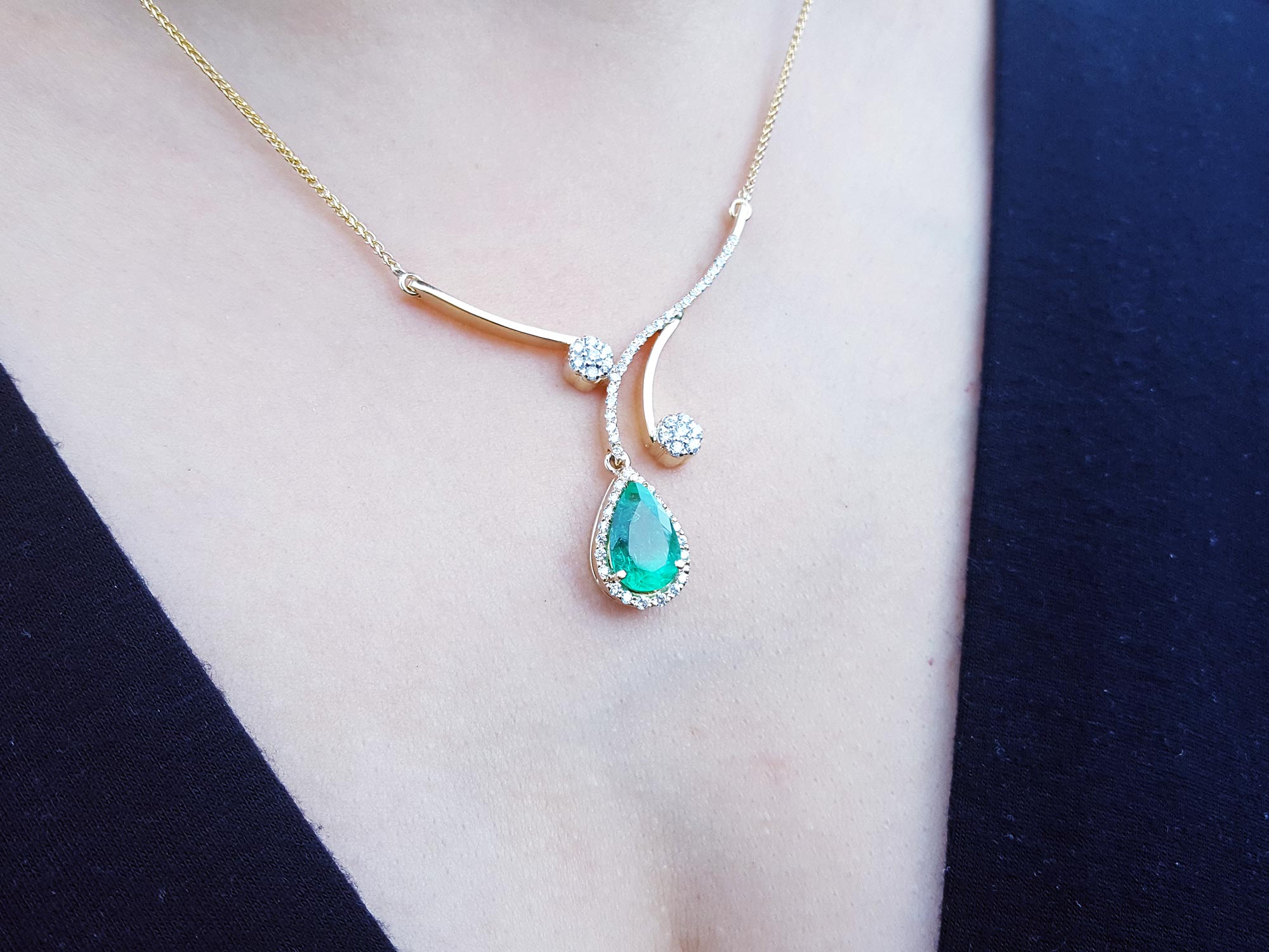 Women&#39;s Emerald necklace