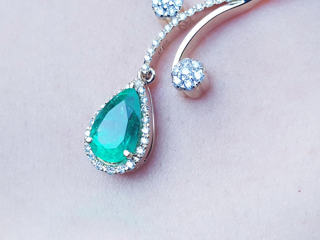 Natural emerald and diamond necklace