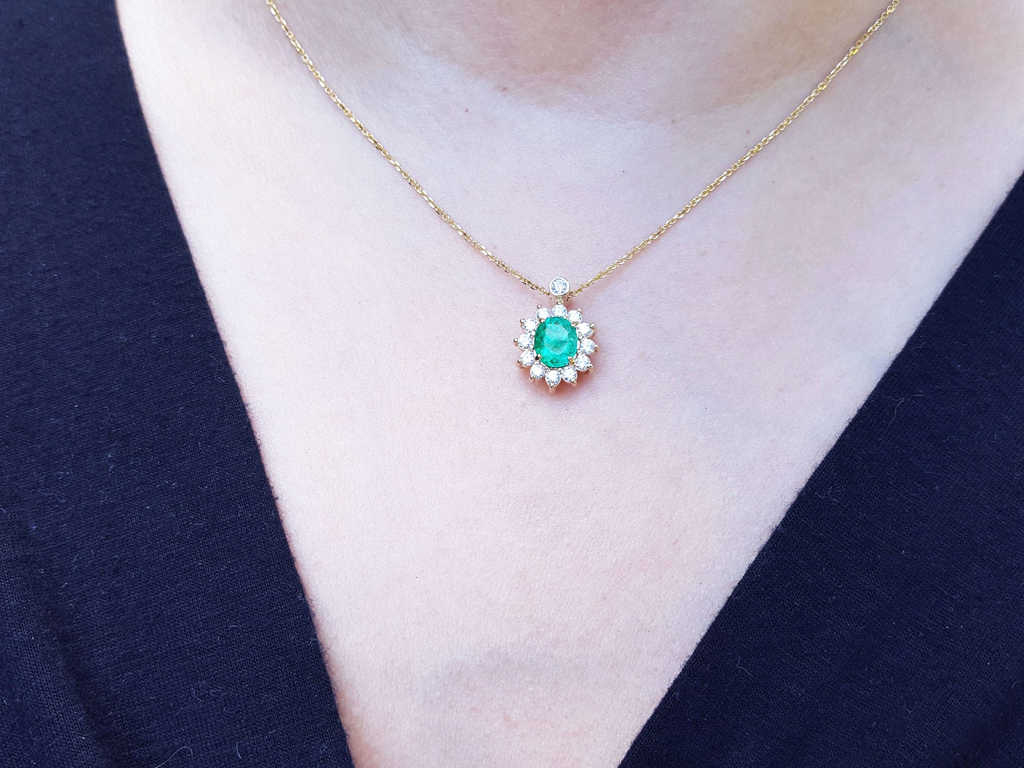 Yellow gold Emerald necklaces