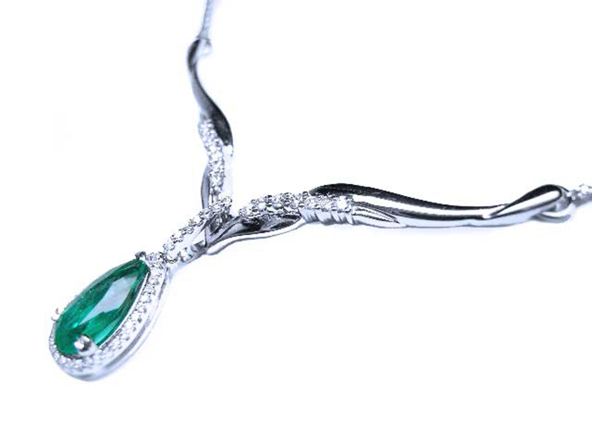 Women&#39;s Emerald necklaces