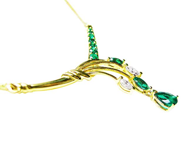 Modern emerald necklace fine jewelry