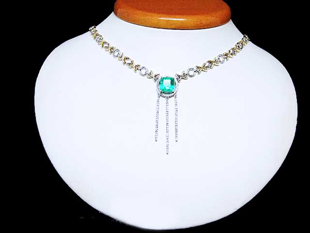 Green fire emerald Hugs and kisses necklace