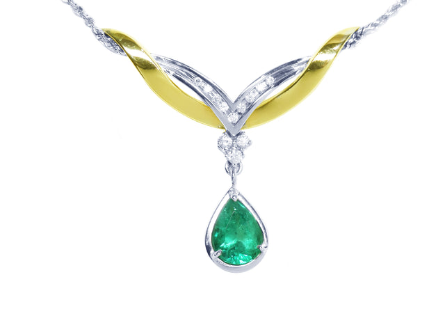 Colombian emerald oval cut necklace