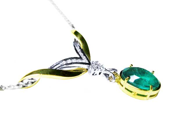 Green fire emerald oval cut necklace