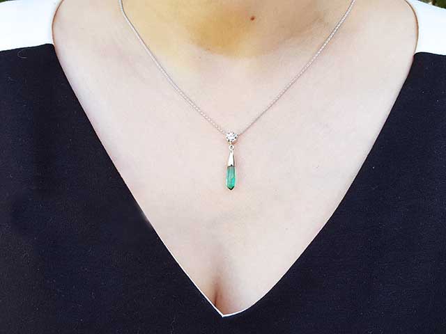 Emerald solitaire briolette necklace