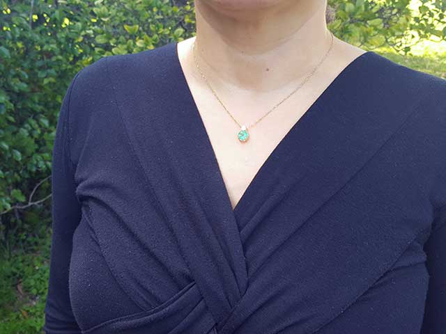 Round cut emerald diamond necklace
