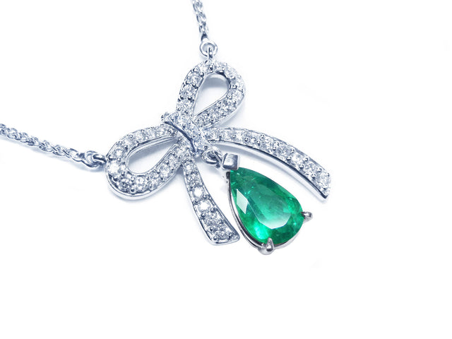 Bow-tie emerald necklace