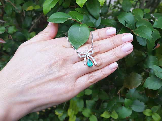 Mother’s day emerald necklace