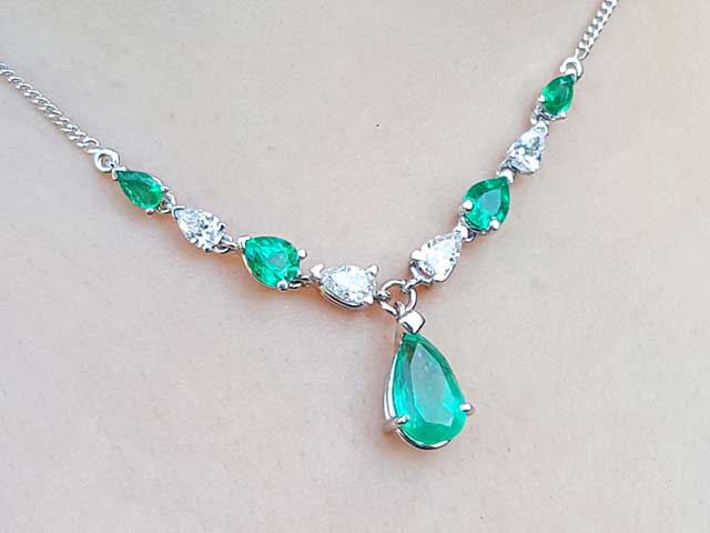 Pear shaped emerald necklace