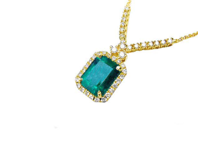 Vibrant emerald dangle necklace