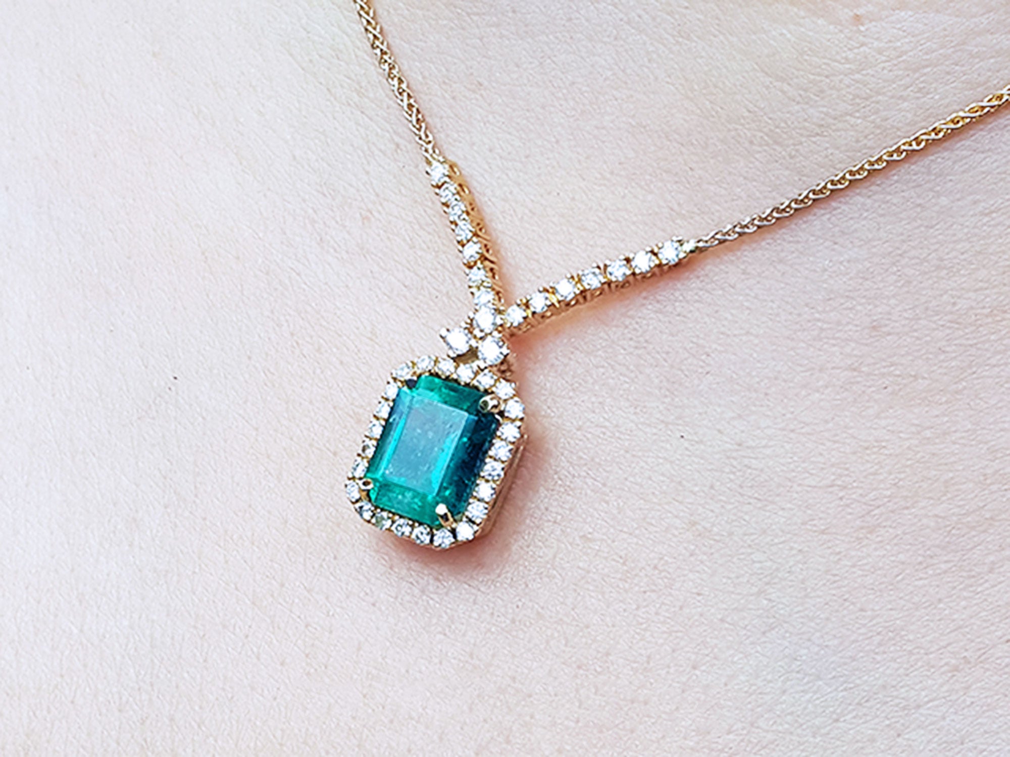 Emerald-cut Emerald necklaces Muzo Colombia
