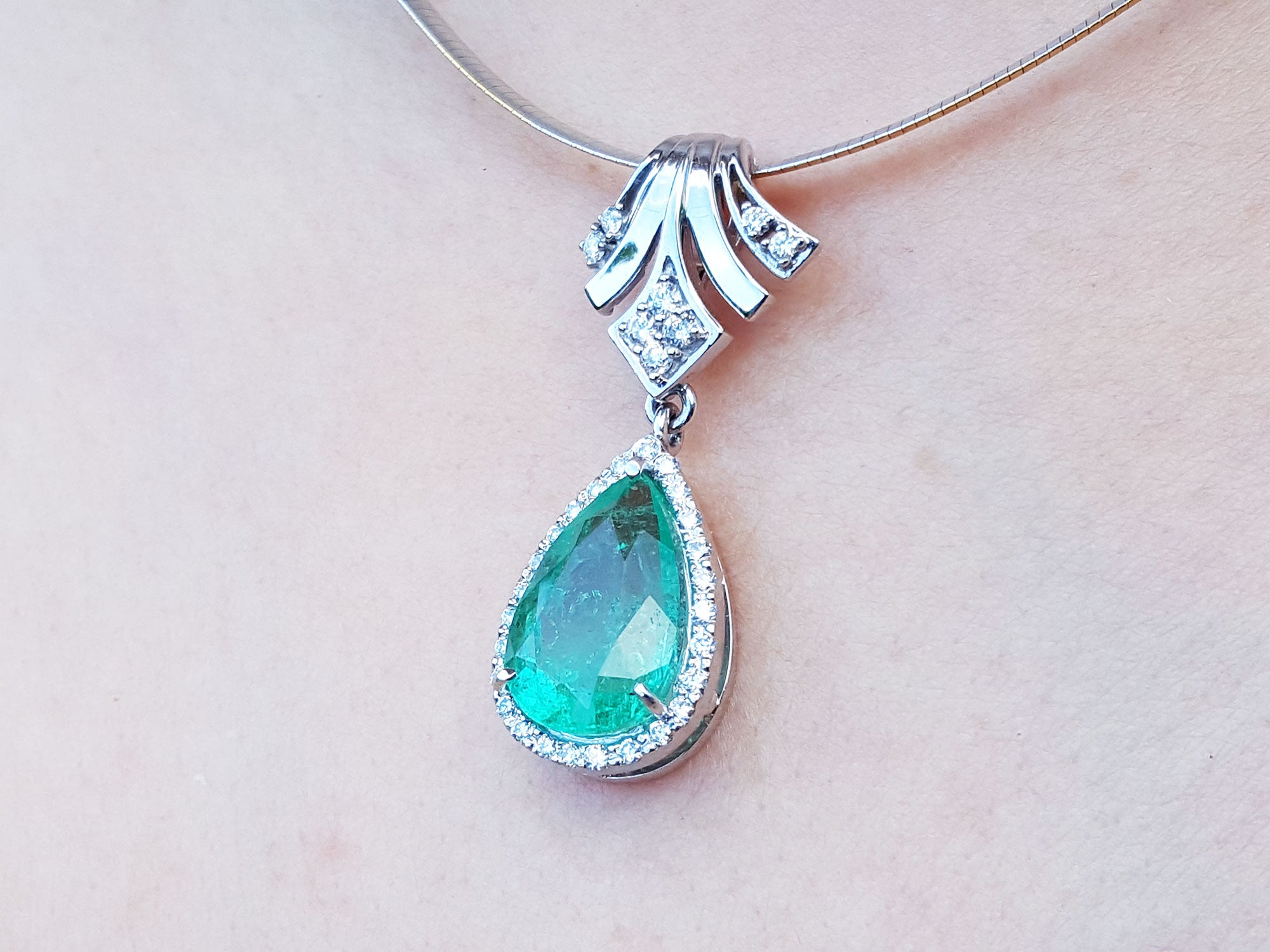 Emerald and diamond enhancer necklace