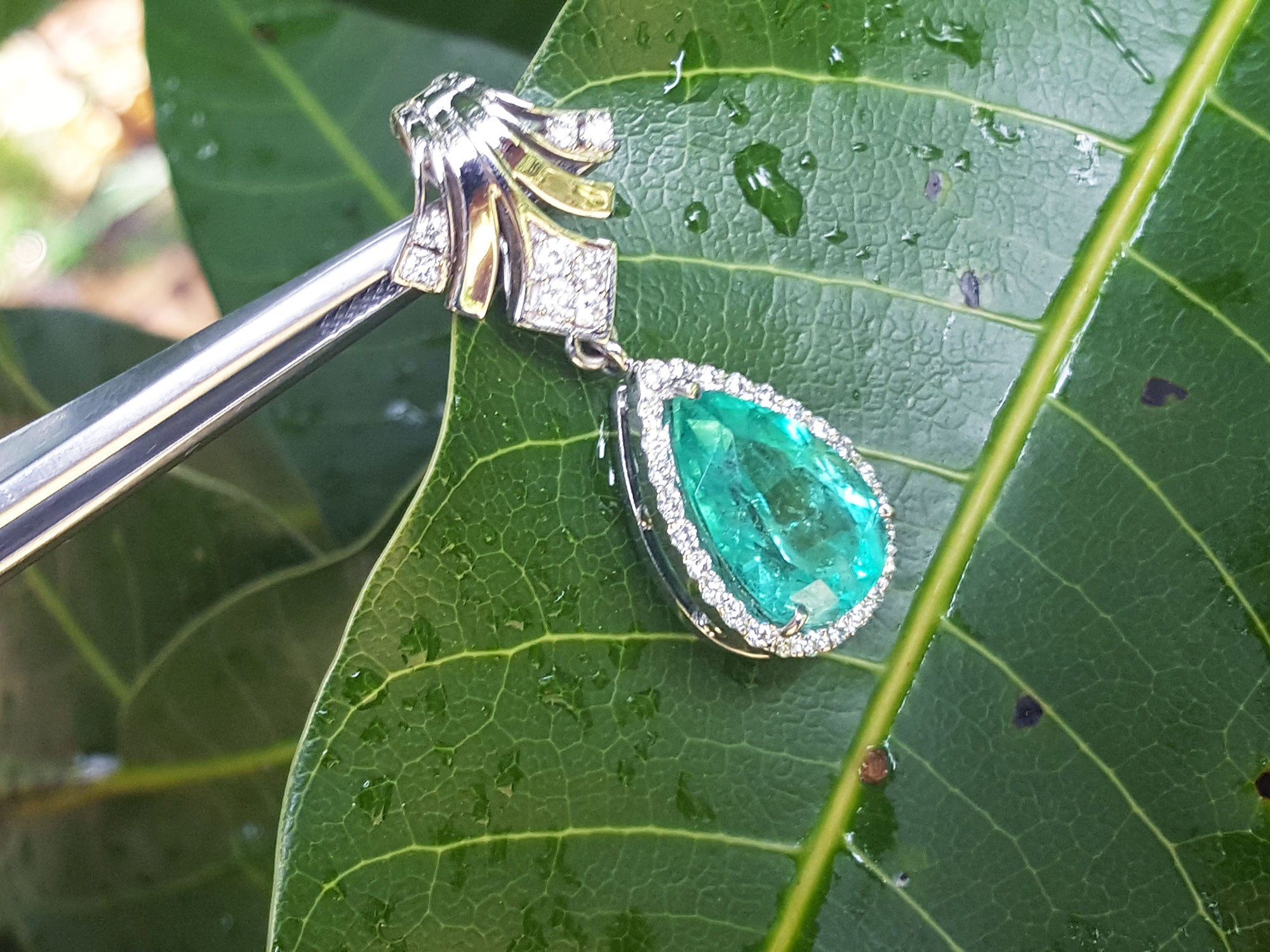 Pear shaped emerald pendant