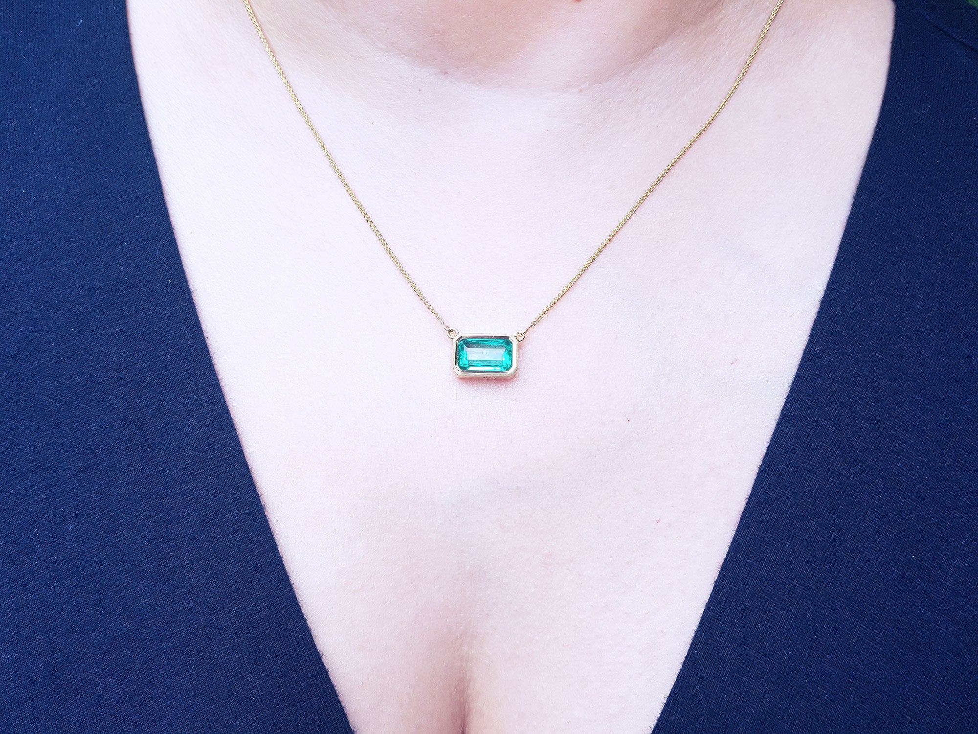 18k Emerald necklaces for sale