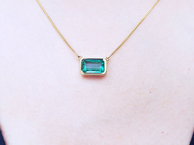 Solitaire bezel set emerald necklace