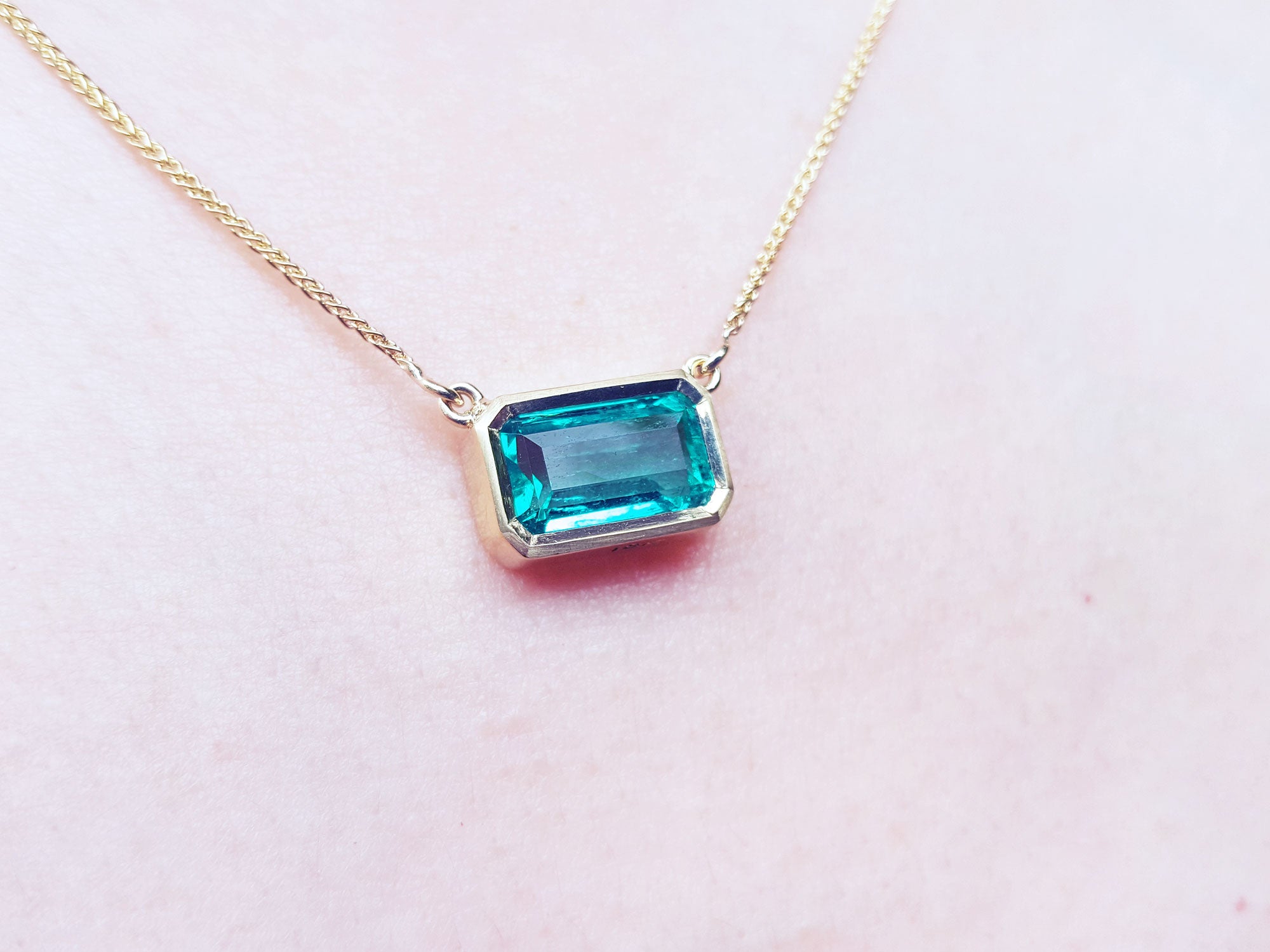 Besel set Emerald necklaces for sale