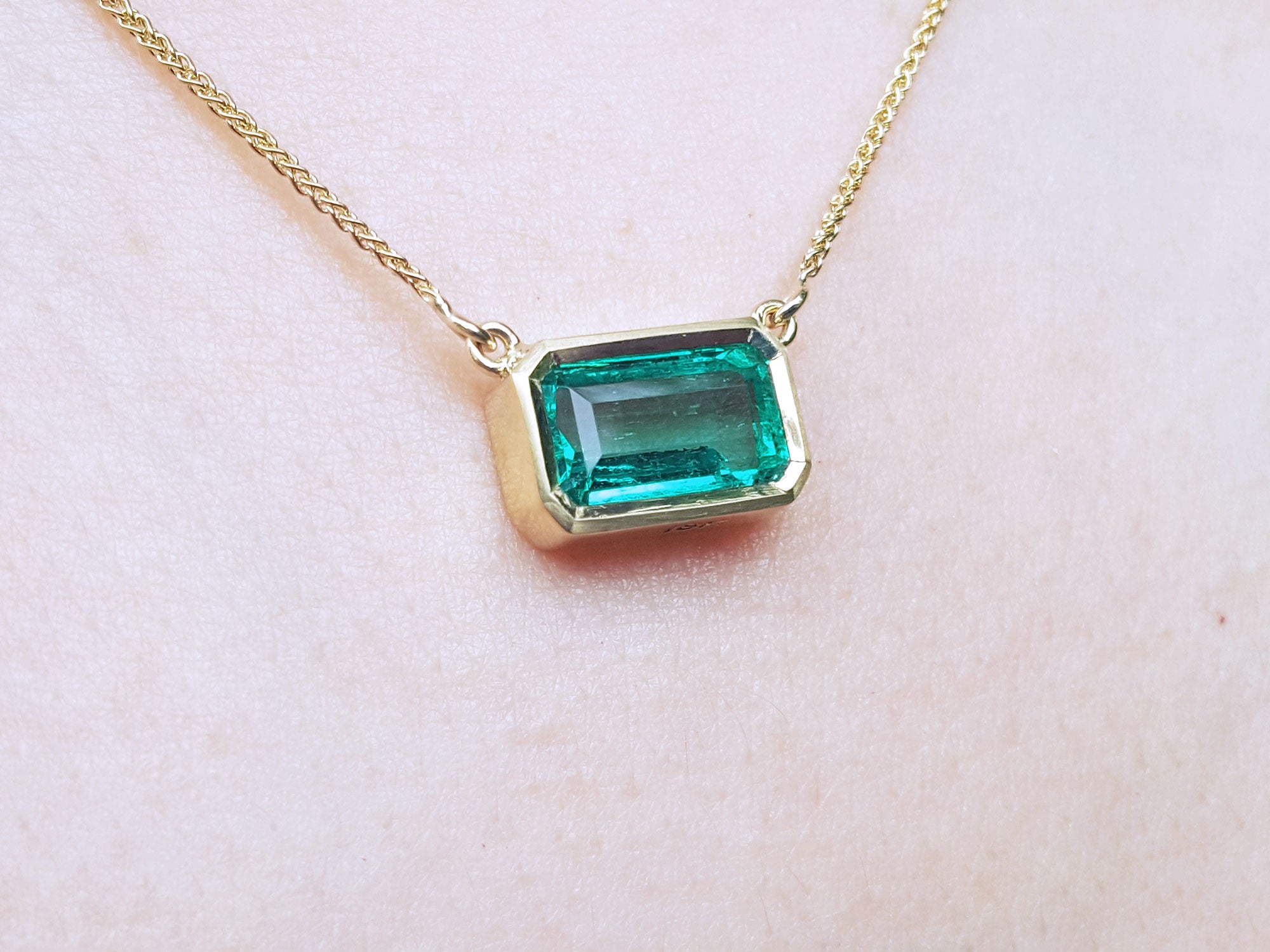 uzo Colombia Emerald necklaces for sale