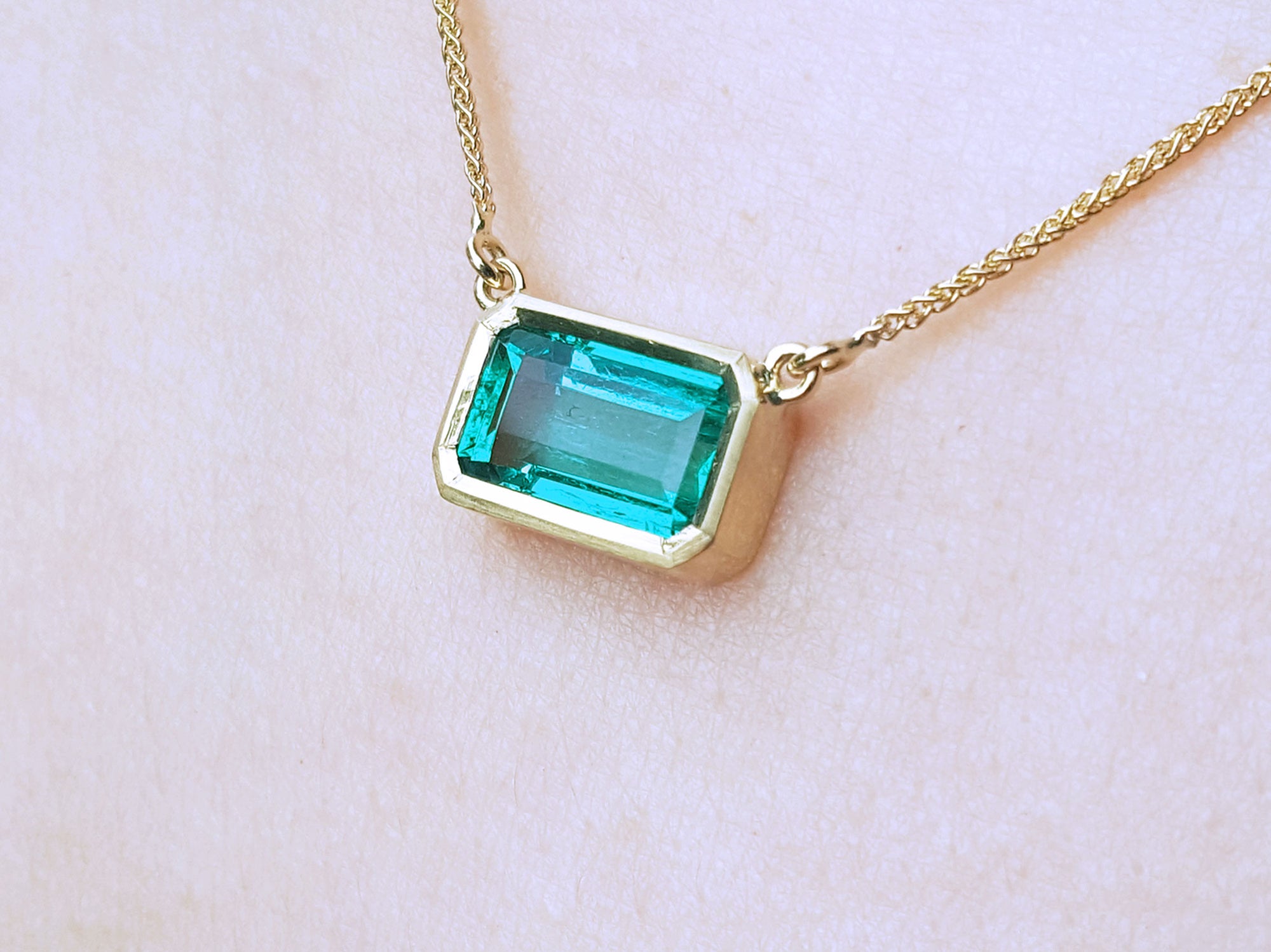 Real Colombian Emerald necklaces for sale