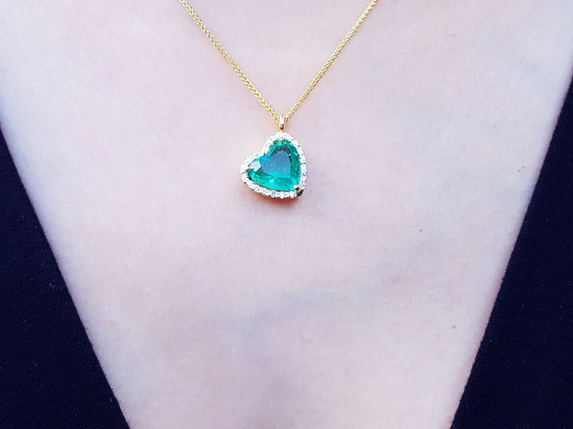 Green fire heart emerald necklace