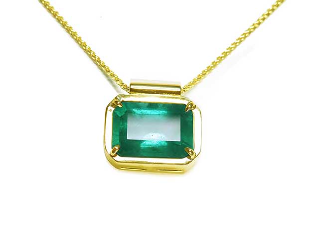 Green emerald solitaire necklace